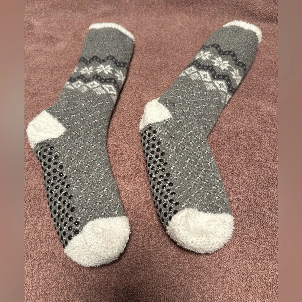 Set of 2 winter sock pairs NWOT WOMENS one size